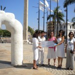Giving the sculpture to the City in presence of the culture deputy.
